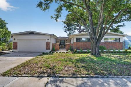 260 E LAUREN COURT