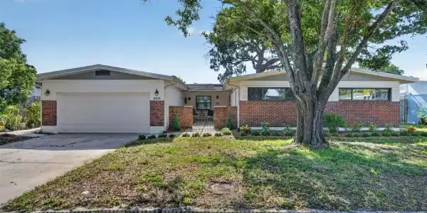 260 E LAUREN COURT