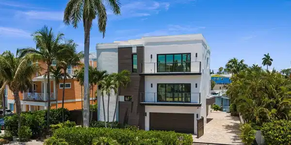 201 N HARBOR DRIVE