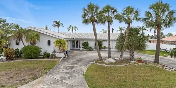 5611 PILOTS PLACE