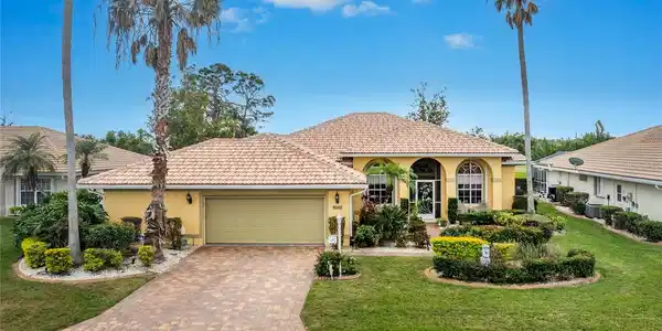 8242 LAKESIDE DRIVE