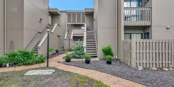 232 WOODLAND DRIVE