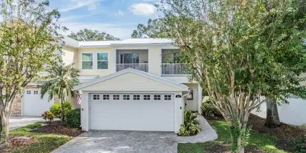 902 WOODBRIDGE COURT