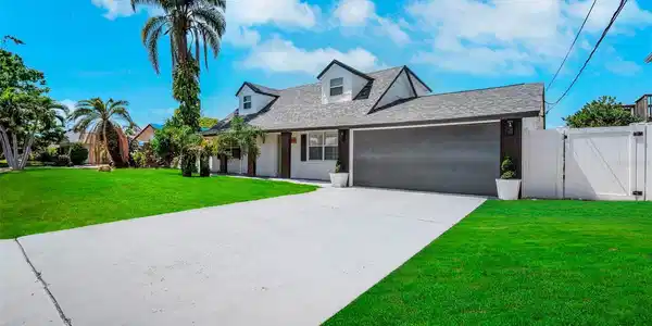 8711 THORNWOOD LANE
