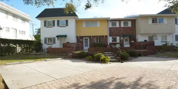 705 W VENICE AVENUE