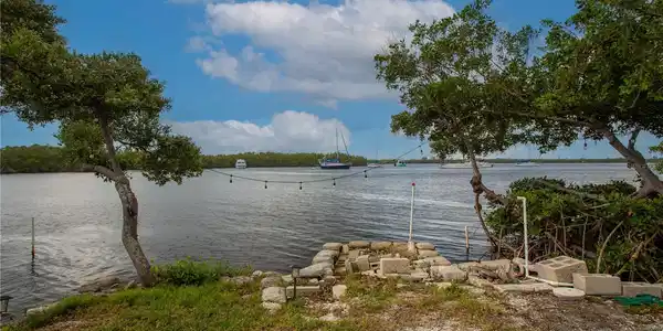 3312 W SHELL POINT ROAD