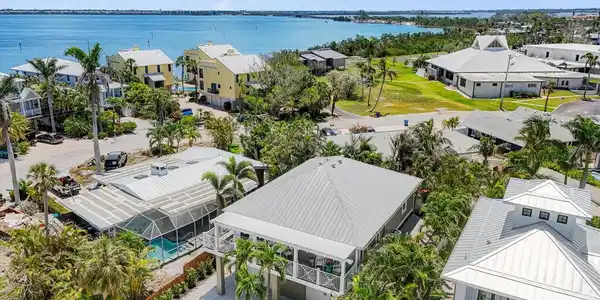 229 S HARBOR DRIVE