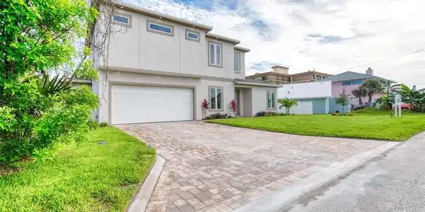 32 OCEAN BREEZE CIRCLE
