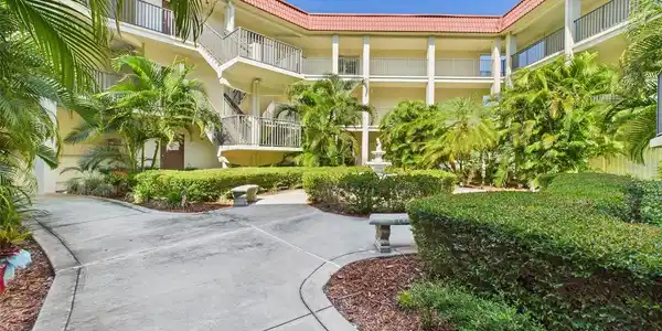 2700 BAYSHORE BOULEVARD