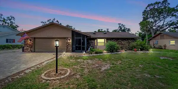 1515 PECAN STREET
