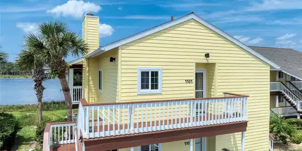 1101 OCEAN MARINA DRIVE