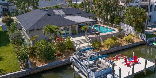 2817 SEABREEZE DRIVE S