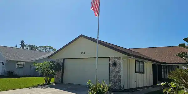 108 LAKE FAIRGREEN CIRCLE