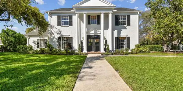 1114 CULBREATH ISLES DRIVE