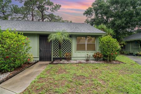 5084 BARRINGTON CIRCLE