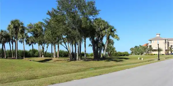 4557 HARBORPOINTE DRIVE