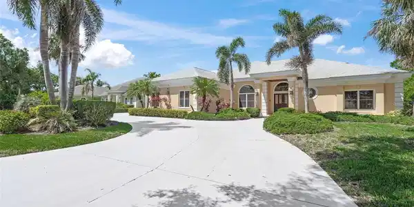 8 DOMINICA DRIVE