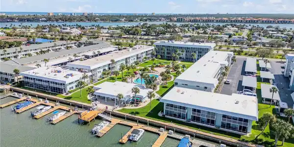 325 N CAUSEWAY