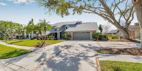 9011 BAYWOOD PARK DRIVE