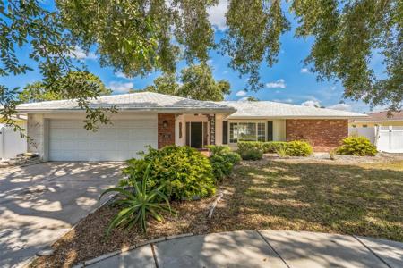 2521 CARLISLE PLACE