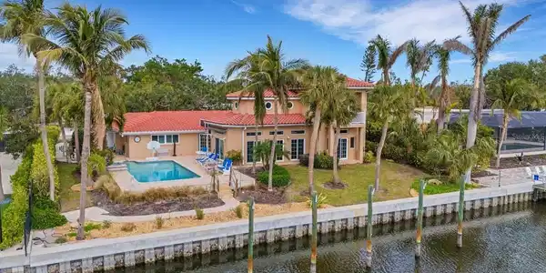 5376 SHADOW LAWN DRIVE