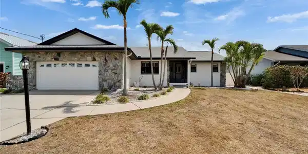 743 KINGSTON COURT