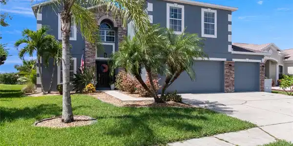 2736 SUNCOAST LAKES BOULEVARD
