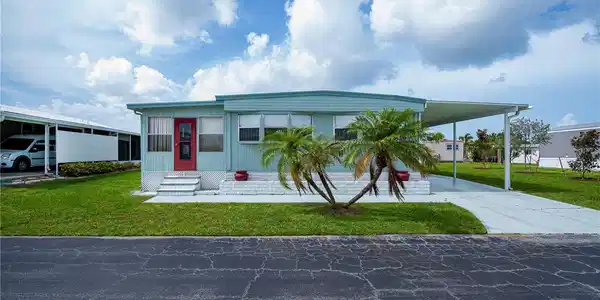 527 WALNUT CIRCLE