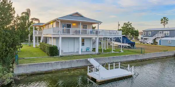 3340 OLEANDER DRIVE