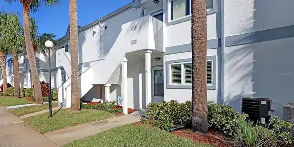 136 BEACH PARK LANE