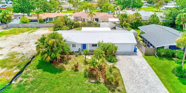 3928 E EDEN ROC CIRCLE