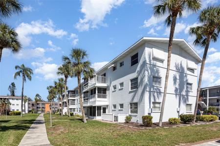 5922 GARDEN LANE