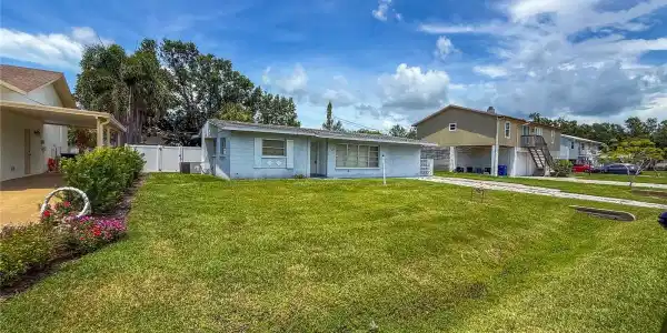 344 51ST STREET COURT W