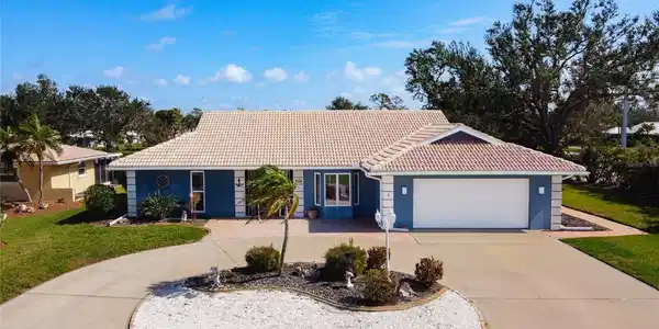 2 WINDSOR DRIVE
