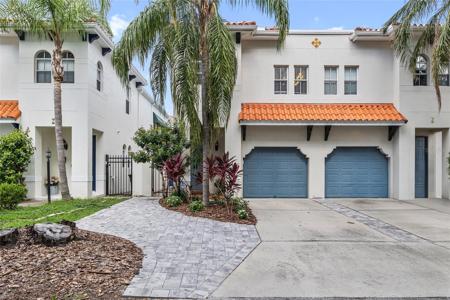 104 S MOODY AVENUE