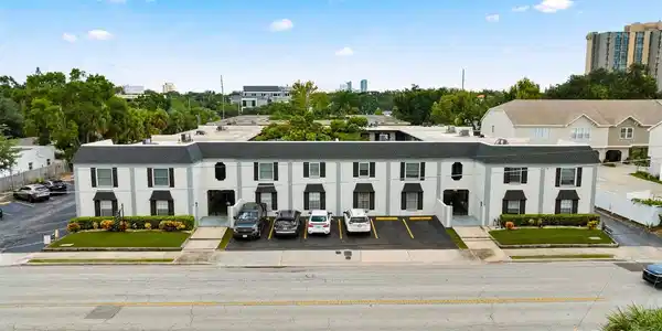 2808 W AZEELE STREET