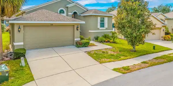 1008 BLUE HERON WAY