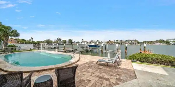 2511 BAY BOULEVARD