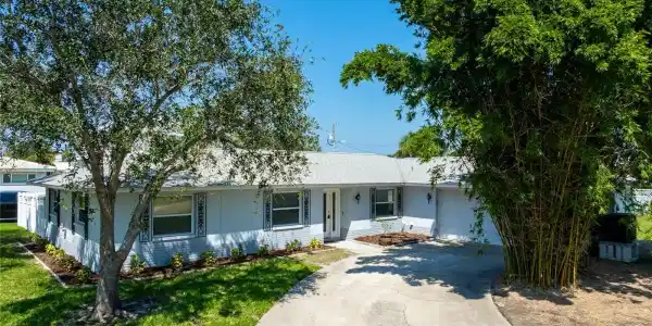 2276 CAROLYN DRIVE