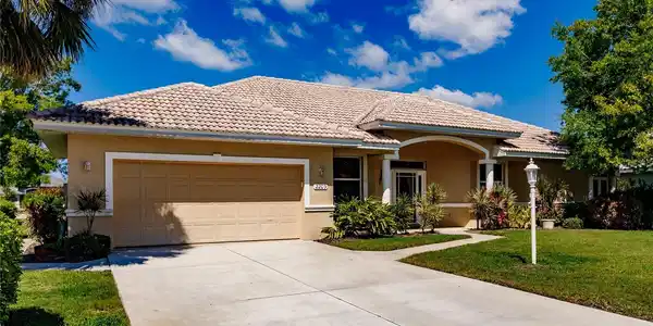 2209 SONOMA DRIVE E