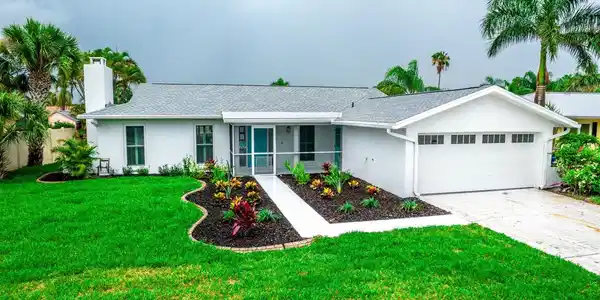 913 SPINDLE PALM WAY