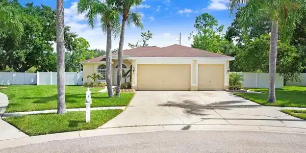 8708 EAGLE COVE COURT