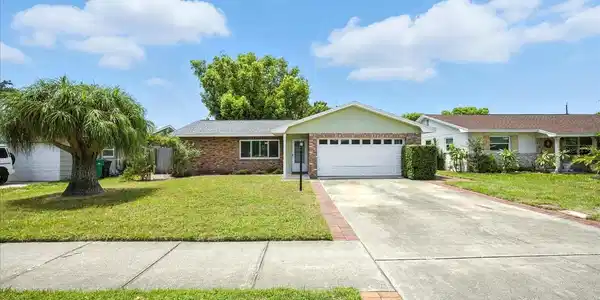 8422 OAKHURST ROAD