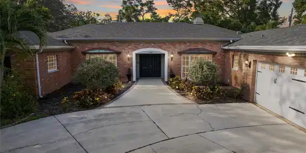302 EASTLEIGH DRIVE