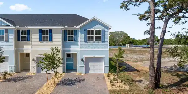 1895 KENDALL POINTE PLACE