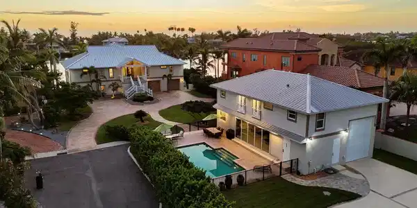 559 BOB HOPE DRIVE