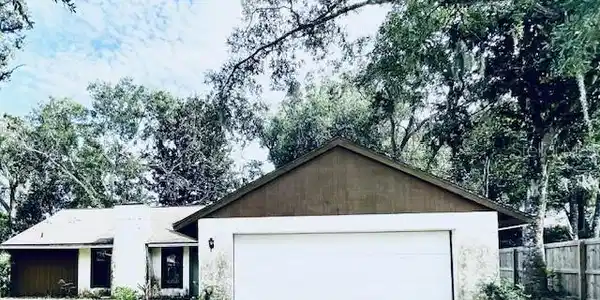 7 BROOKSIDE CIRCLE
