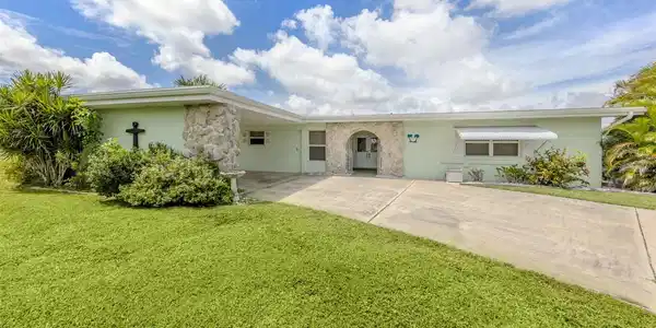 2500 AQUILOS COURT