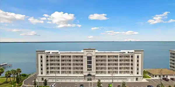 1805 RIVERSIDE DRIVE