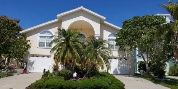 5025 WESTSHORE DRIVE